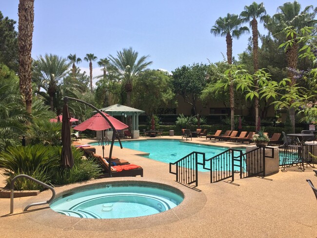 Building Photo - Guard Gated Summerlin 2 Bed Condo