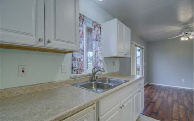 Building Photo - 1641 Bowmont Ave