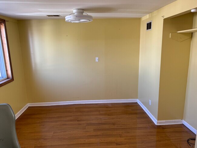 Foto del edificio - 2352 Poland St