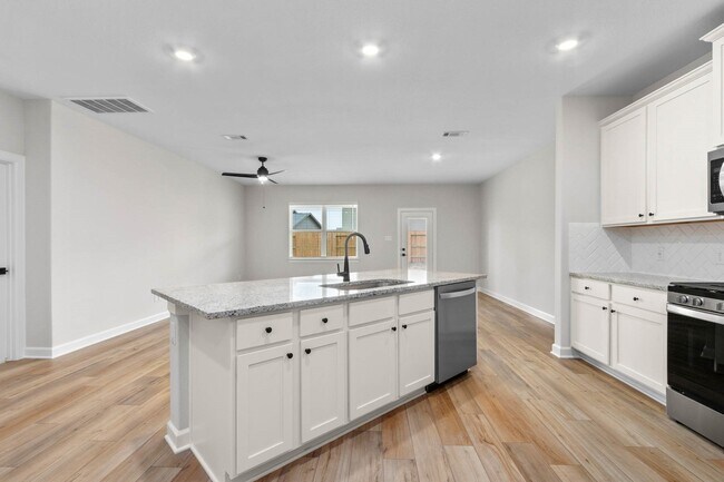 Building Photo - 1110 Whispering Winds Dr