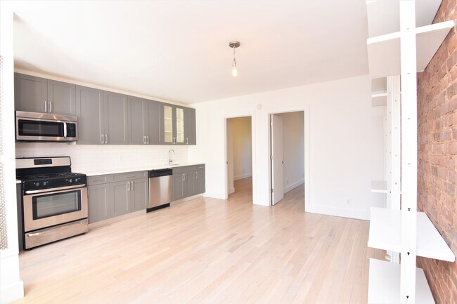 Building Photo - 516 W 159th St