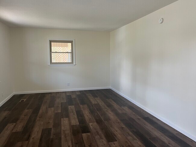 Building Photo - 1707 Sundale Rd