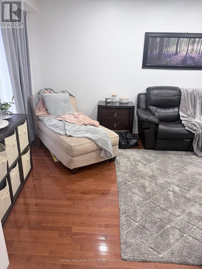 Photo du bâtiment - 82 Hutton Pl