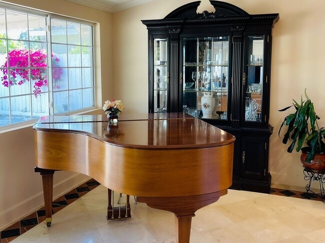 Building Photo - 5543 Mason Ave