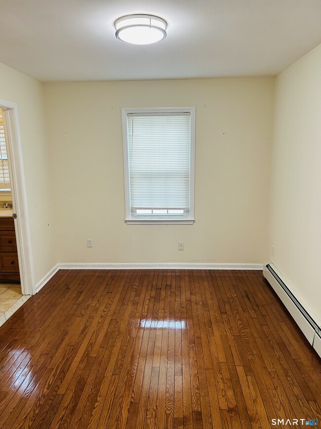 Building Photo - 82 Sunrise Ave