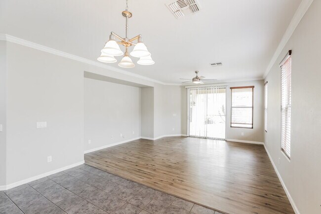 Building Photo - 6806 W Evergreen Terrace