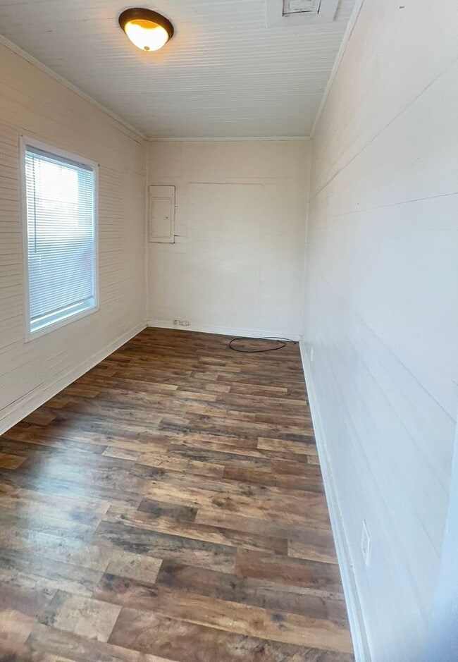 Foto del edificio - 2 BED/1 BATH HOUSE