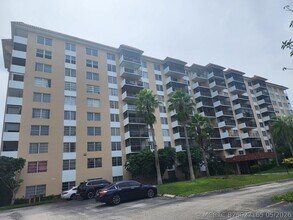 Building Photo - 4174 Inverrary Dr