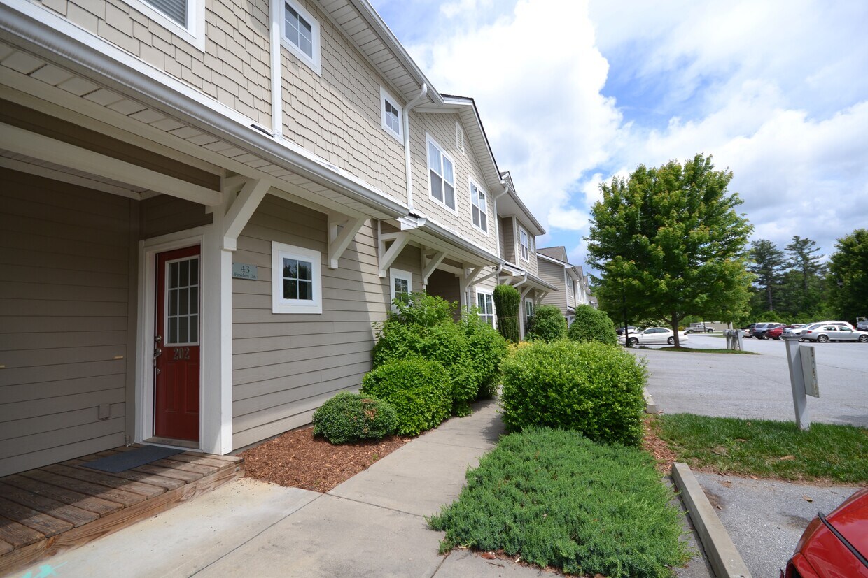Primary Photo - 43 Foxden Dr