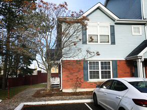 Building Photo - 182 D'Arcy St
