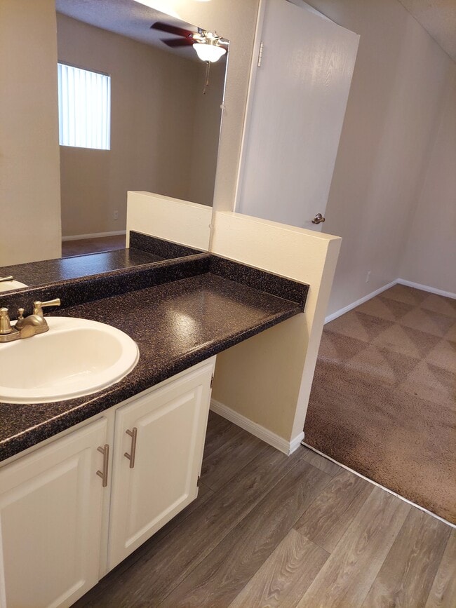 Building Photo - El Parque Villas