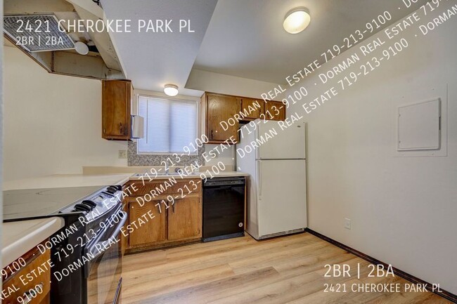 Building Photo - 2421 Cherokee Park Pl