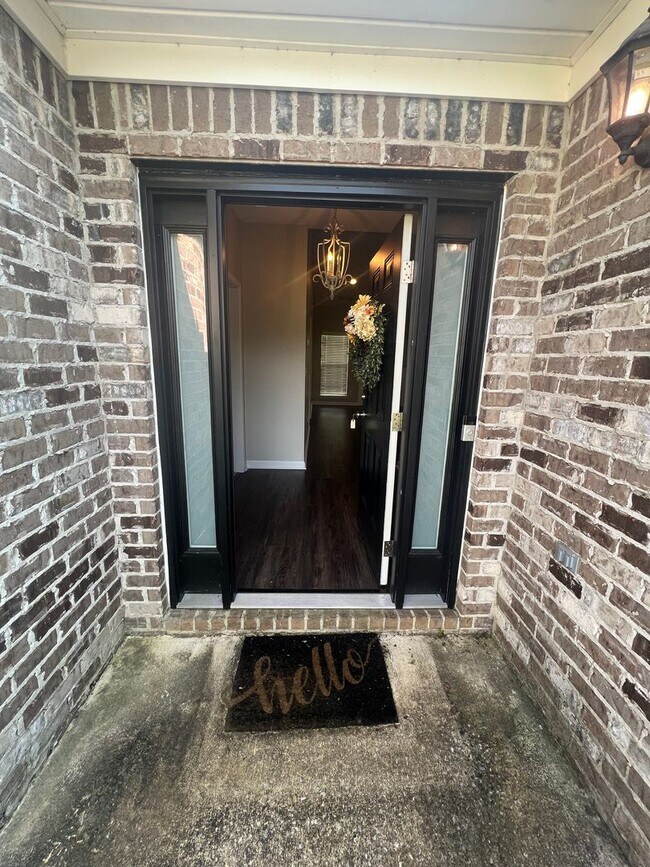 Foto del edificio - 3 bedroom 2 bathroom in Clear Creek Colony