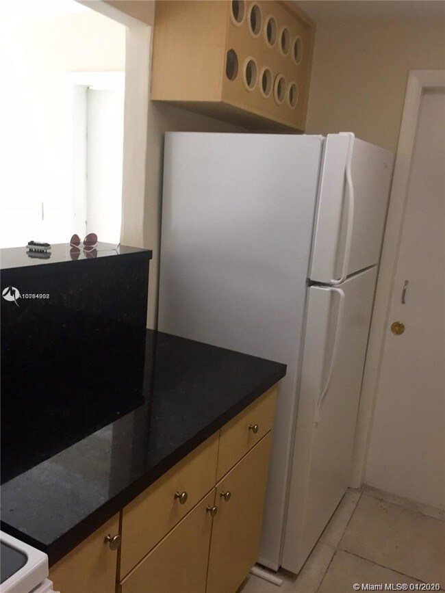Building Photo - 13900 SW 90th Ave  206-EE Miami Fl 33176