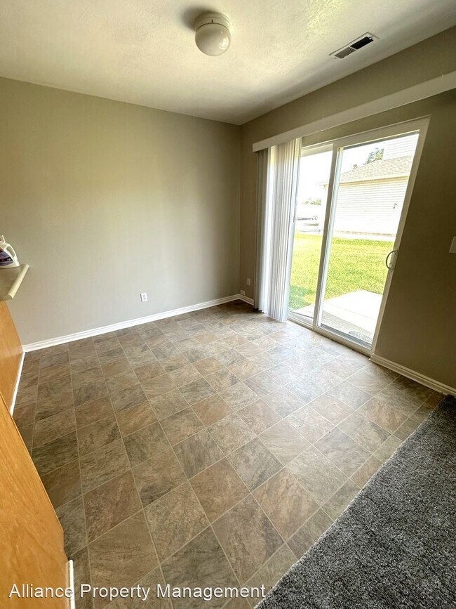 Foto del edificio - 3 br, 1.5 bath House - 460 W 7th Street