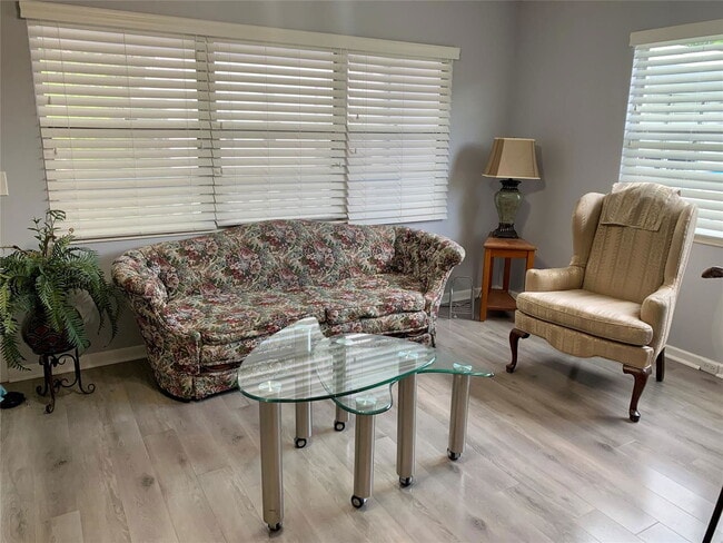 Photo - 244 Newport O Apartment