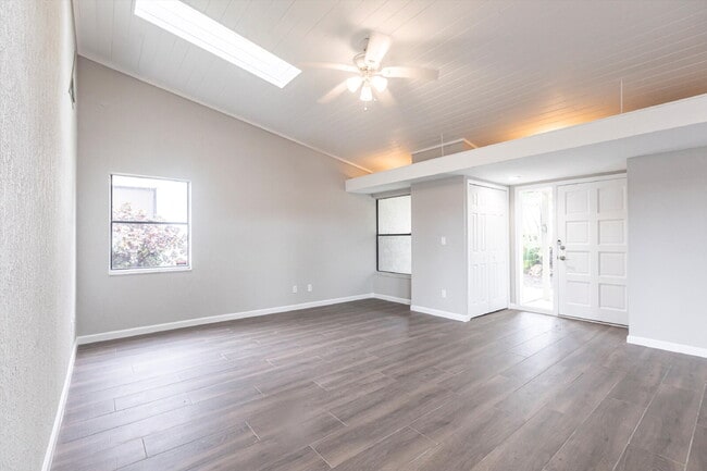 Building Photo - 16737 Pheasant Ct
