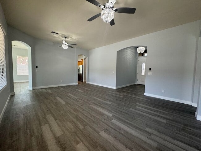 Building Photo - BEAUTIFUL 4 BEDROOM 2 BATHROOM HOME IN PHO...