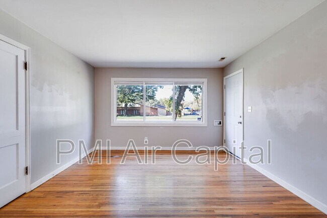 Foto del edificio - 638 S Woodlawn Blvd