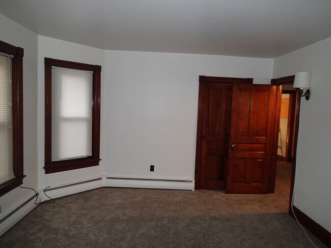 Building Photo - 516 3rd St