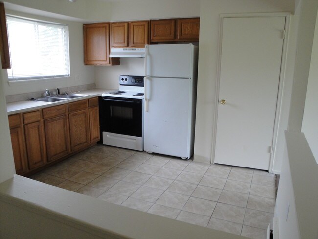 Building Photo - 3107 Stonegate Dr