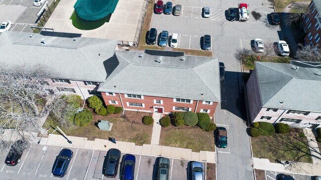 Building Photo - 137 Lake Shore Rd