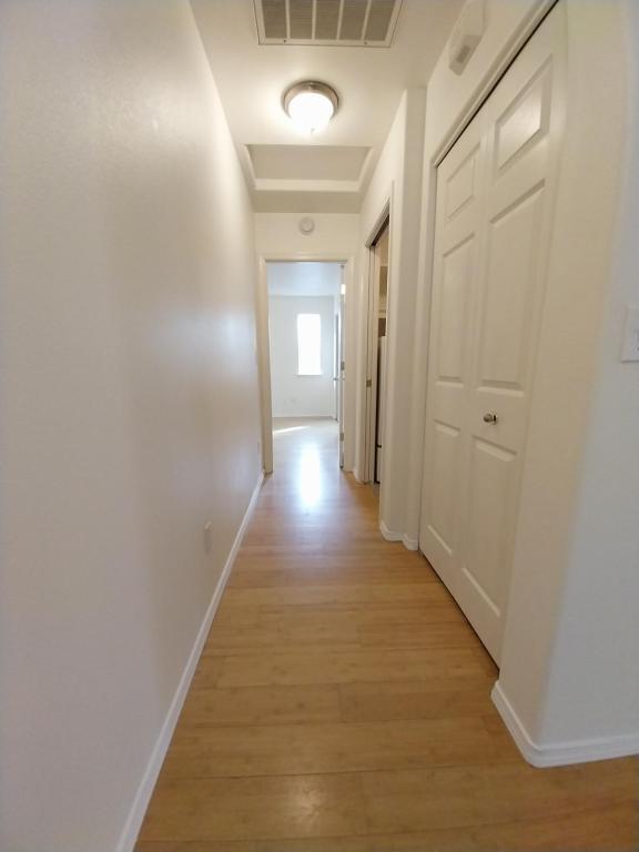 Building Photo - 617 SW Western Ave