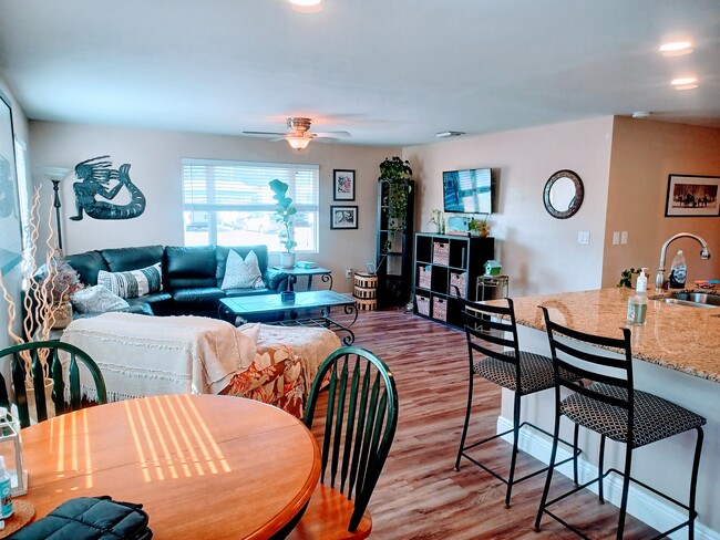 Large open floor plan with lot of natural light. - 12080 Moss Dr