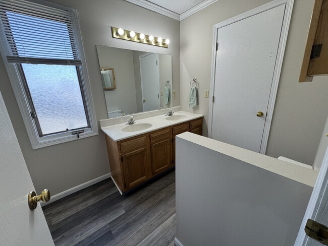 Building Photo - Modern Comfort: 3 Bed, 2 Bath Home with Fireplace and Fenced Backyard