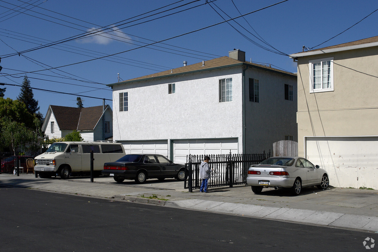 Building Photo - 519 Hilton St