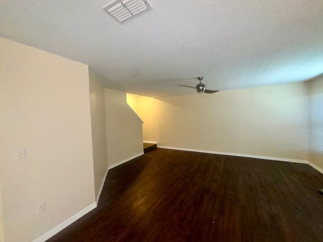 Building Photo - 3 Bedroom 2.5 Bath Treviso Townhome minute...
