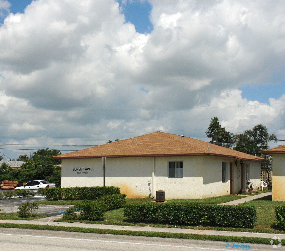 Primary Photo - Sunset Apartments