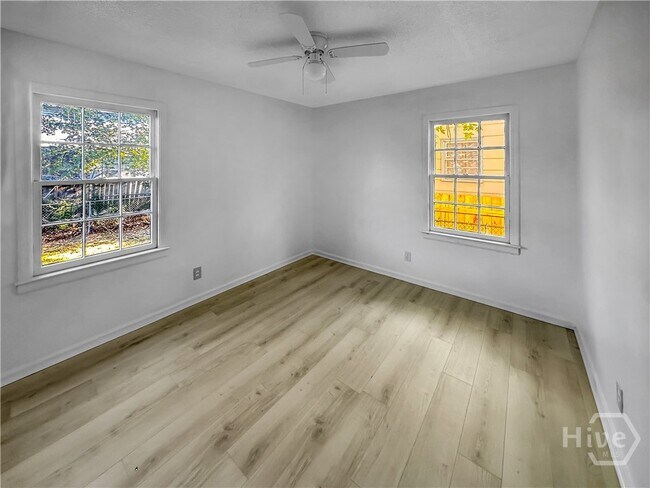 Building Photo - 1518 Heron St