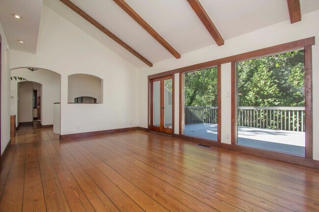 Foto del edificio - Beautiful 5 Bedroom Mill Valley Home Close...
