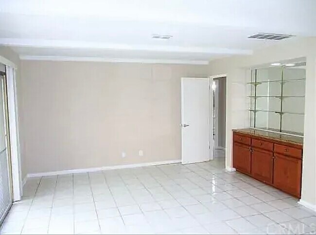 Foto del edificio - 17131 Edwards St