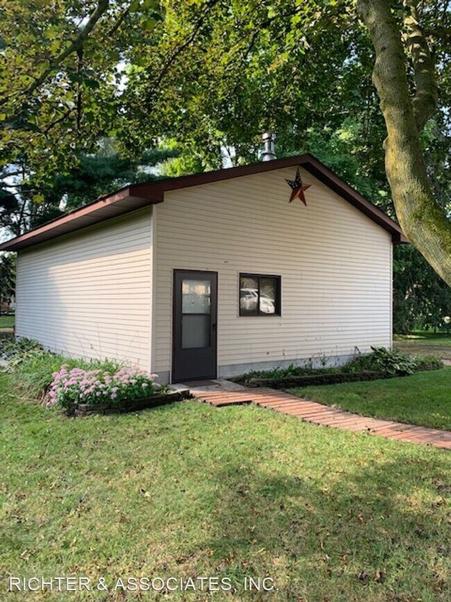 Building Photo - 3 br, 1 bath House - 420 E FRANK STREET