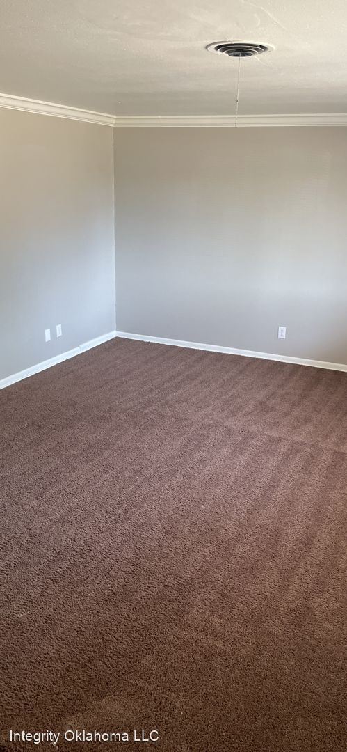 Building Photo - 3 br, 1.5 bath House - 2609 S. Air Depot
