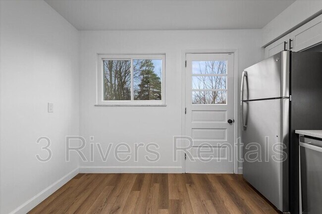 Building Photo - 1303 Cloverdale St