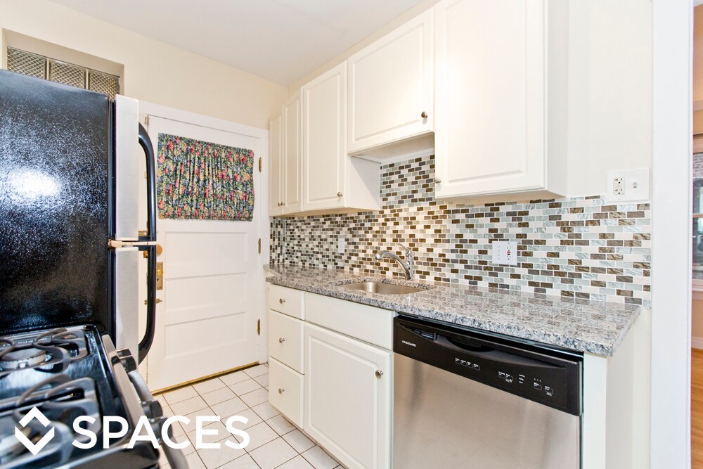 Foto principal - 2229 N Bissell St