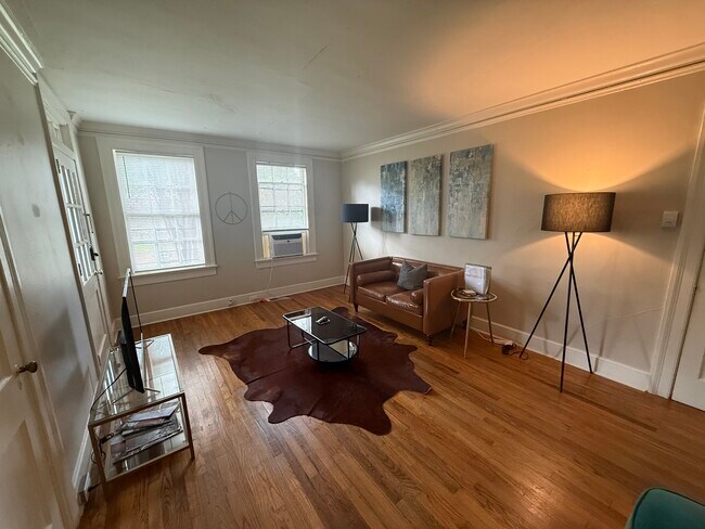 Foto del edificio - 331 Cloverdale Rd