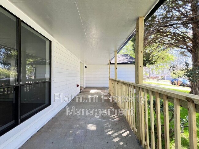 Building Photo - 1331 Buttercup Ct
