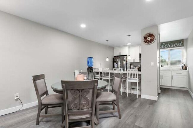 Building Photo - 2 BED/2 BATH CONDO IN THE HEART OF CLAIREMONT