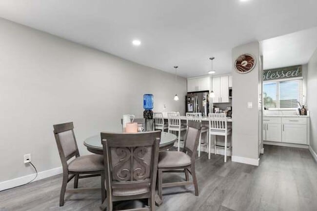 Building Photo - 2 BED/2 BATH CONDO IN THE HEART OF CLAIREMONT