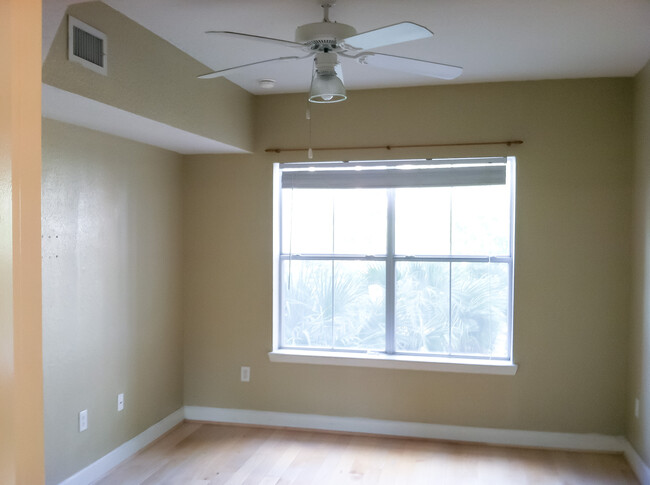 Primary Bedroom - 206 E South St