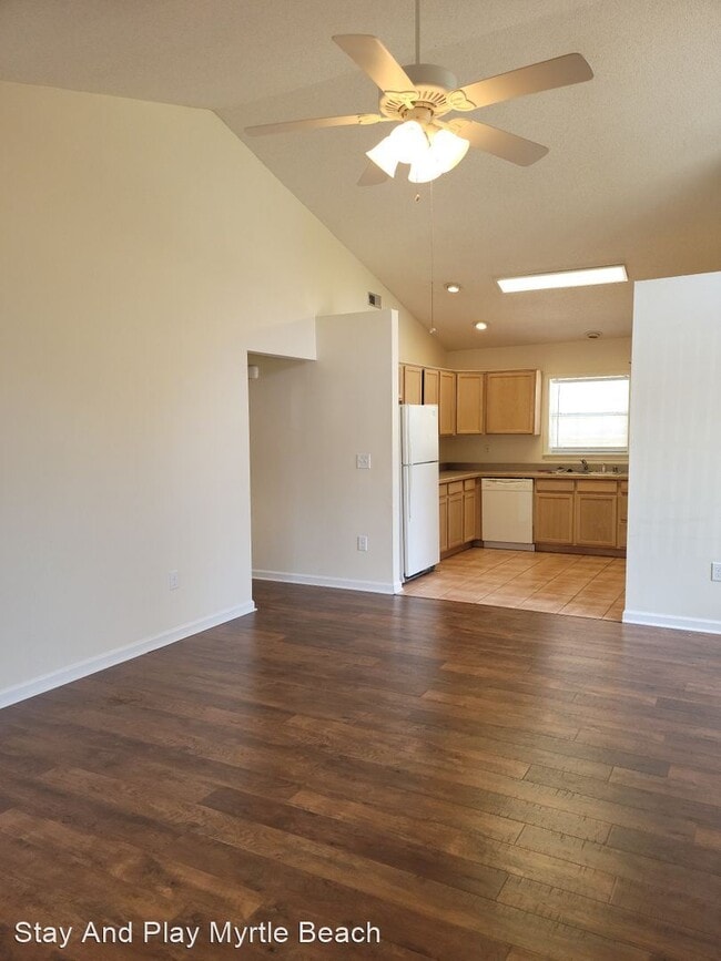 Building Photo - 3 br, 2 bath House - 611 S 6th Ave.