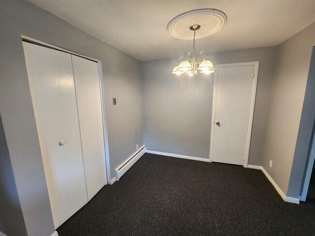 Foto del edificio - 76 Mallory Rd