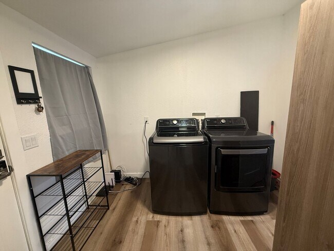Foto del edificio - Now renting 3 bedroom House