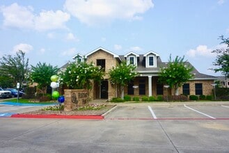 Building Photo - Heritage Park/Lakeview Park Apartments