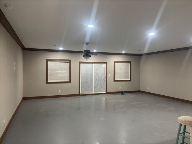Foto del edificio - 9480 Plum Grove Rd