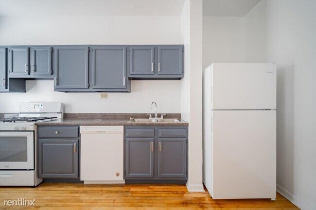 Building Photo - 711 W Buckingham Pl